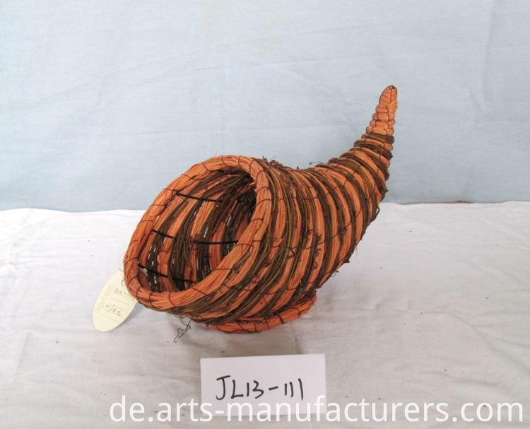 Weben von Rattan-Füllhorn weaving rattan cornucopia